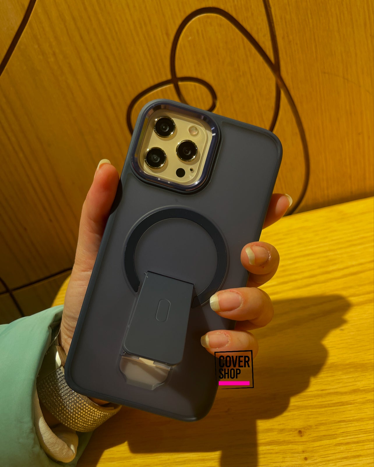 Matte Magsafe case with Stand