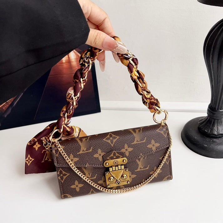 New cover wallet case with chain